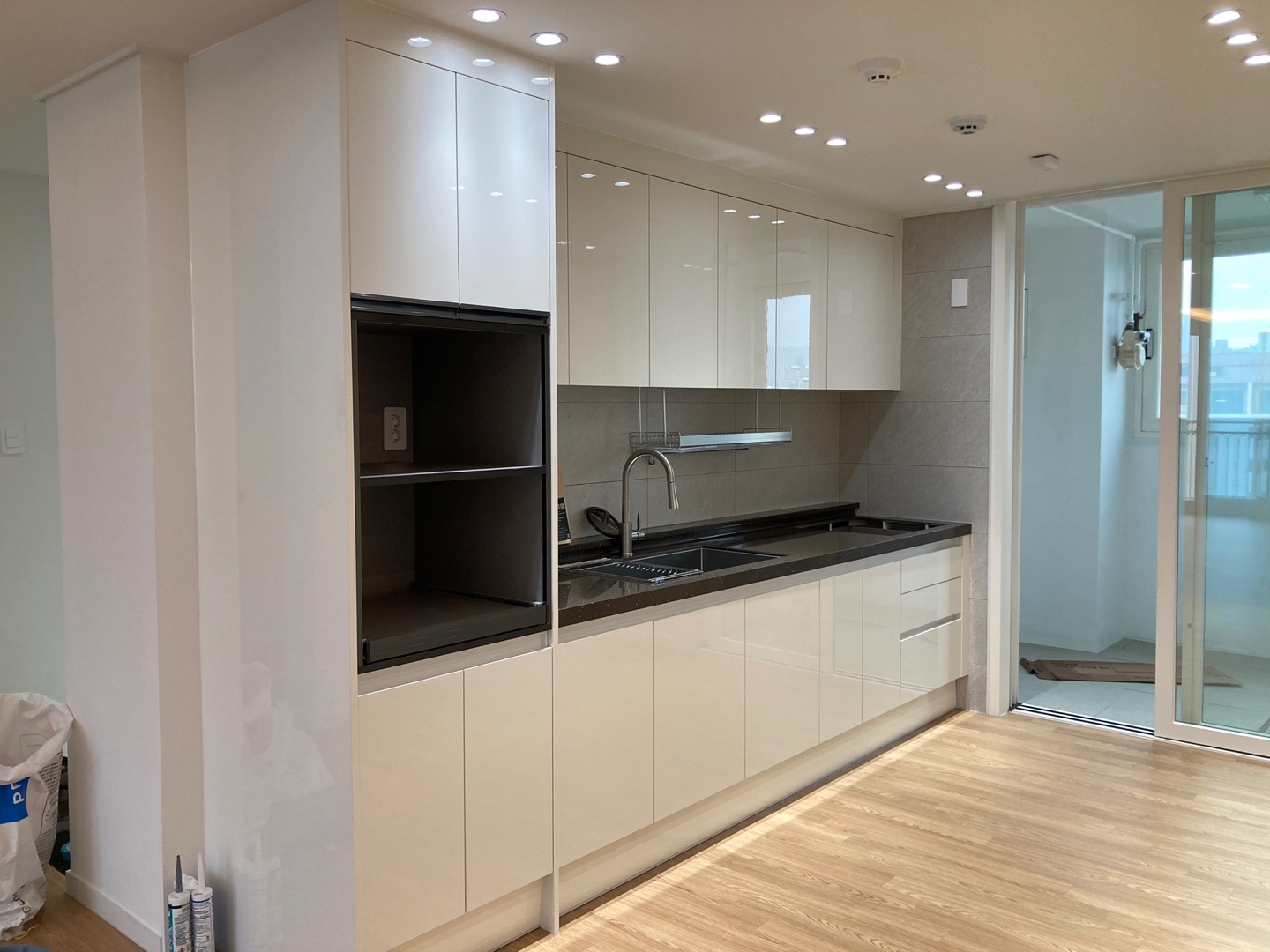 2000769928_SkdejNMH_6457ffbcf42db343bb4877f113e459813a76c7a2.jpg 이미지크게보기